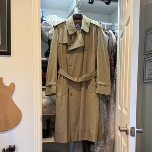 Men’s Classic Burberry Kensington Trench Coat